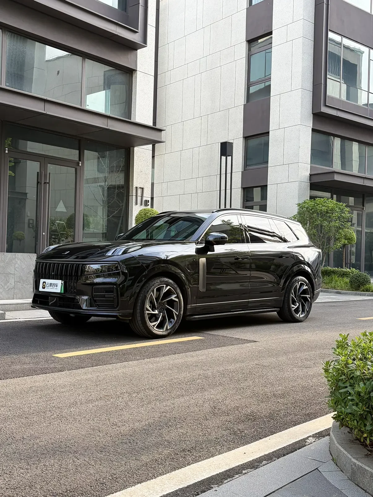 Lynk & Co 09 EM-P