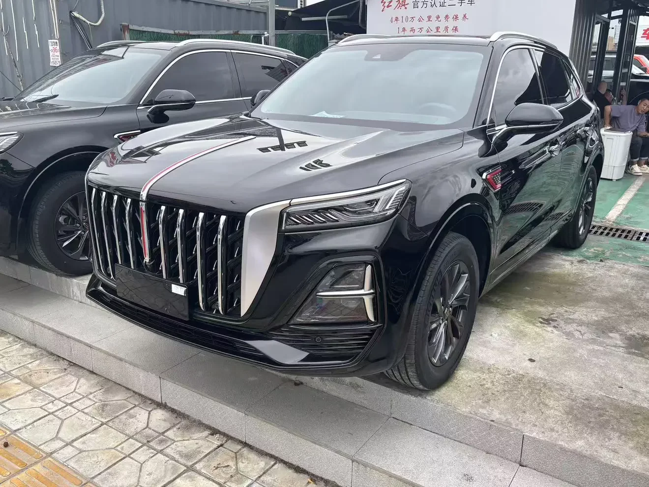 Hongqi HS5