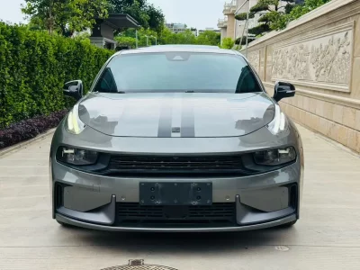 Lynk & Co 03