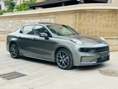 Lynk & Co 03