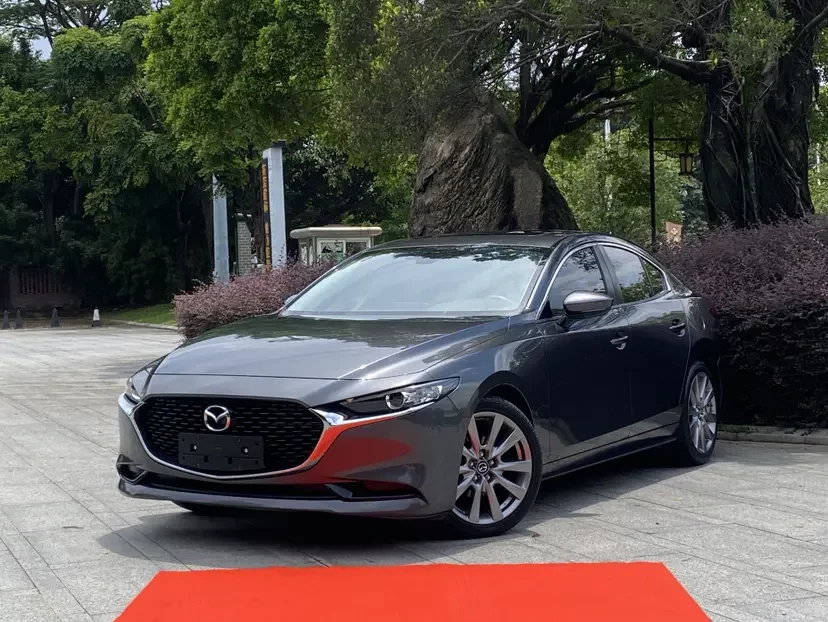Mazda Axela (3)