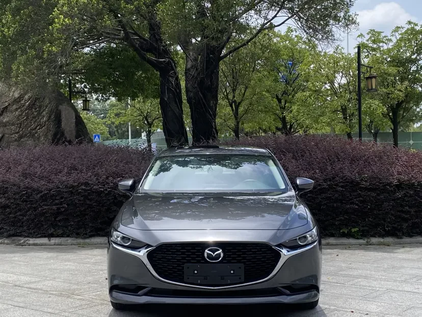 Mazda Axela (3)