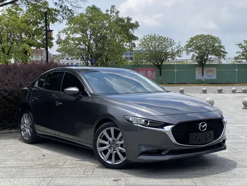 Mazda Axela (3)