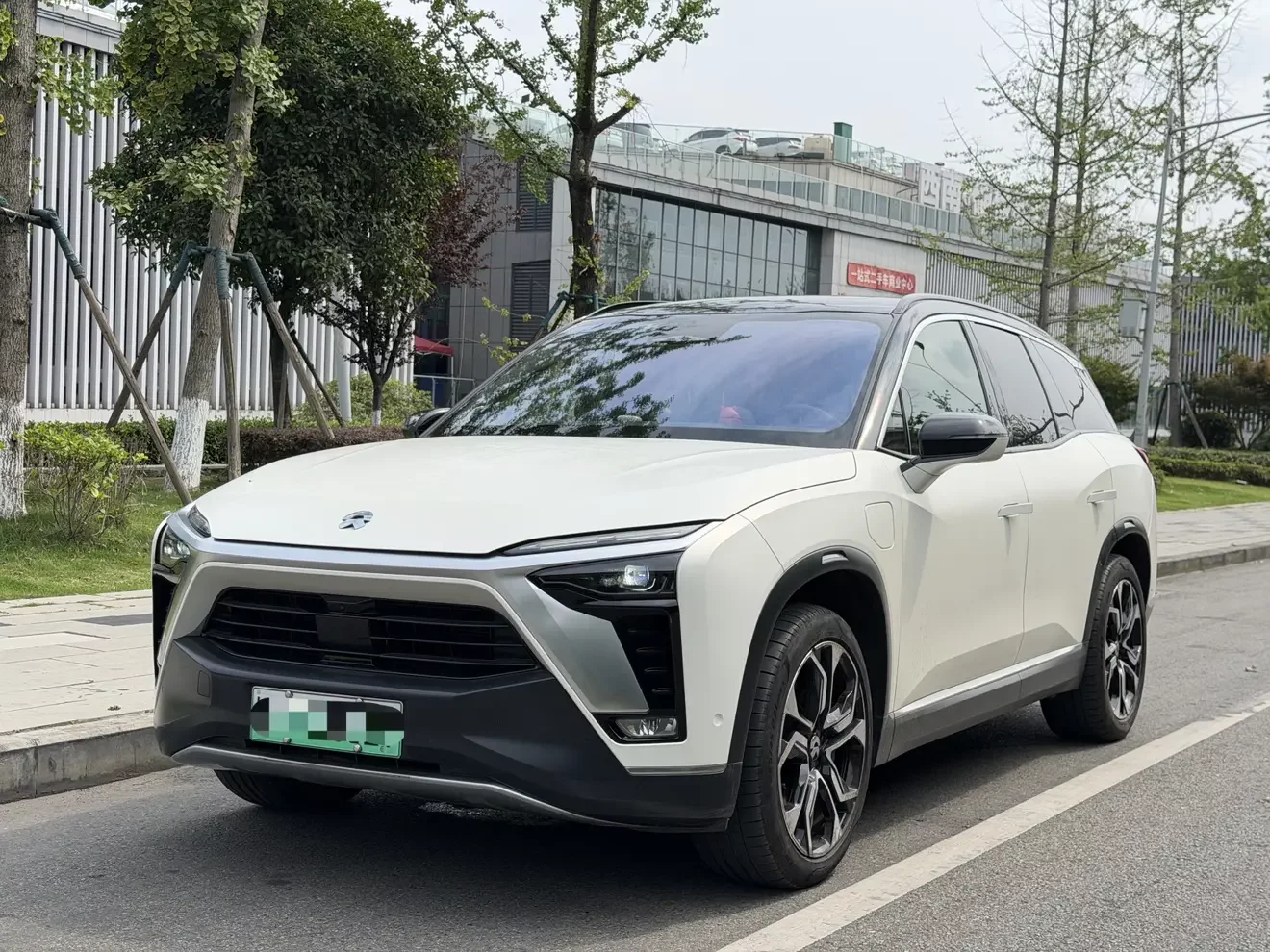 NIO ES8