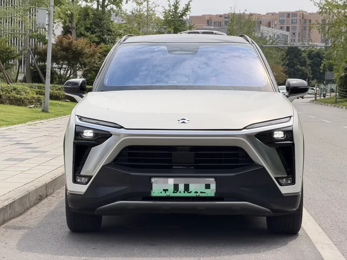 NIO ES8