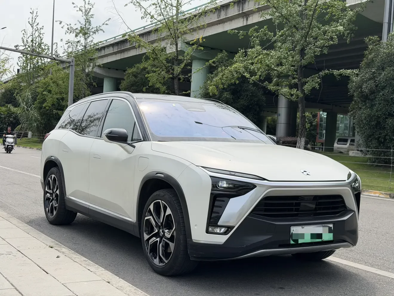 NIO ES8