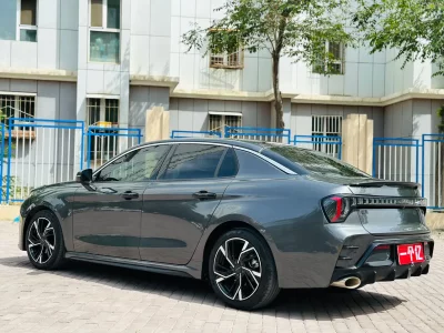 Lynk & Co 03