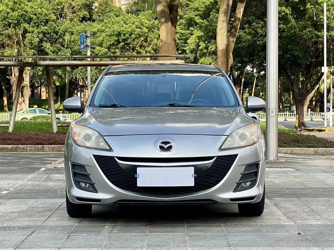 Mazda Axela (3)