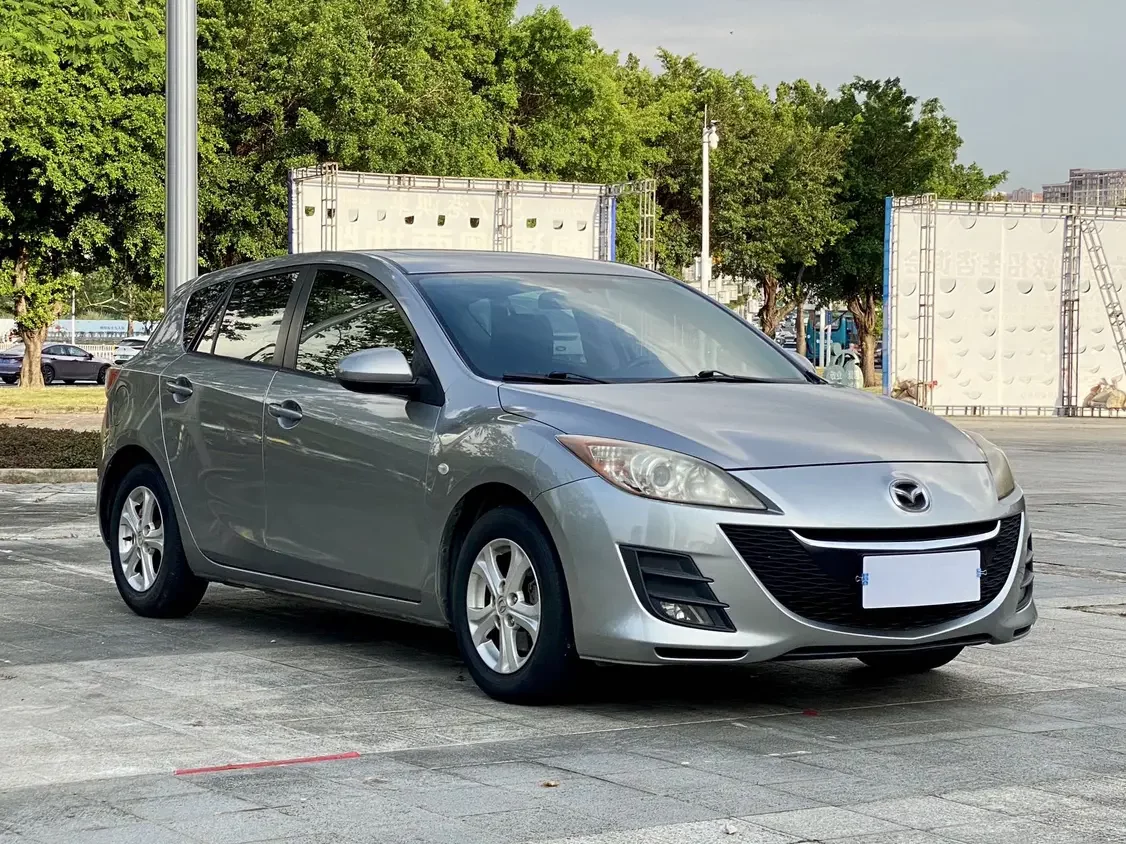 Mazda Axela (3)