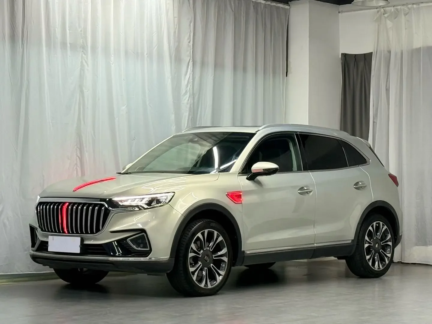 Hongqi HS5