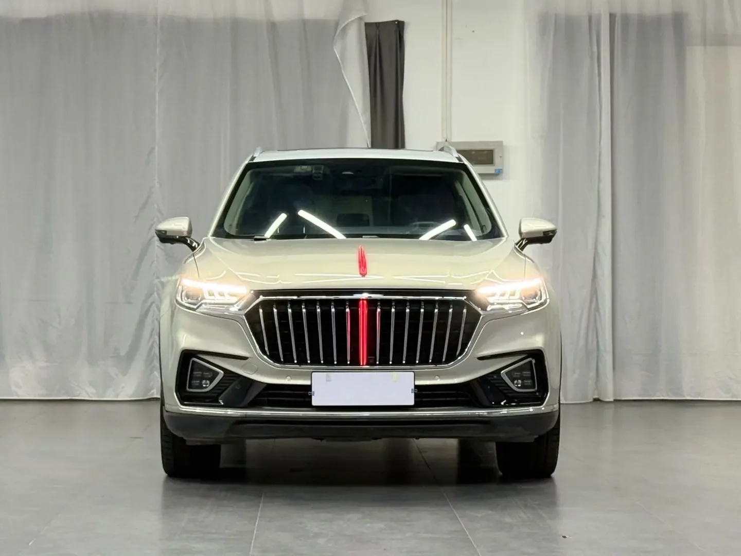 Hongqi HS5