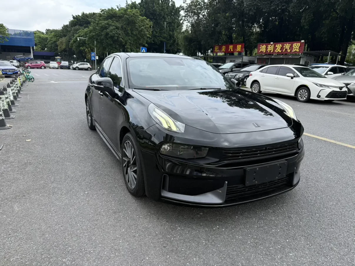 Lynk & Co 03