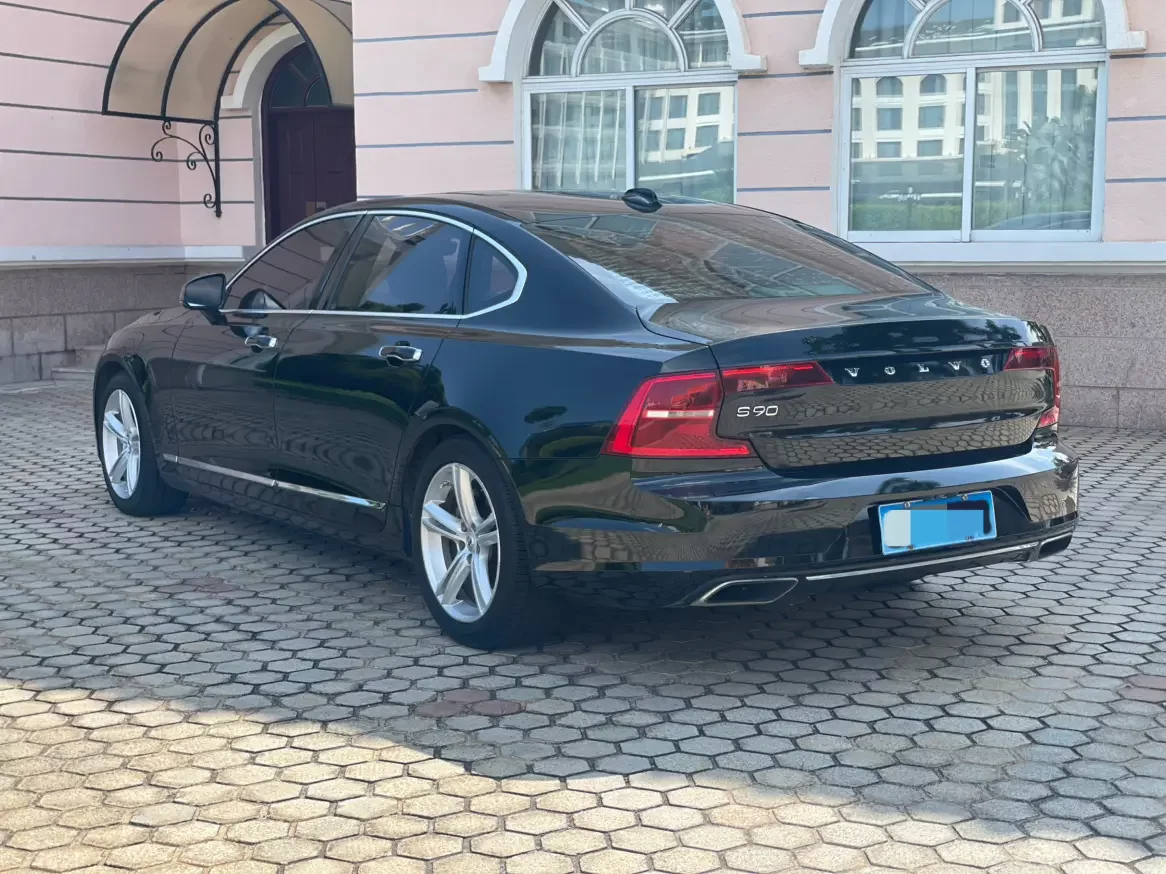 Volvo S90