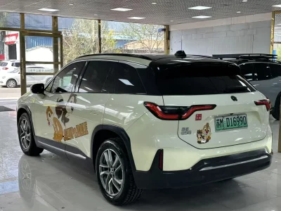 NIO ES6