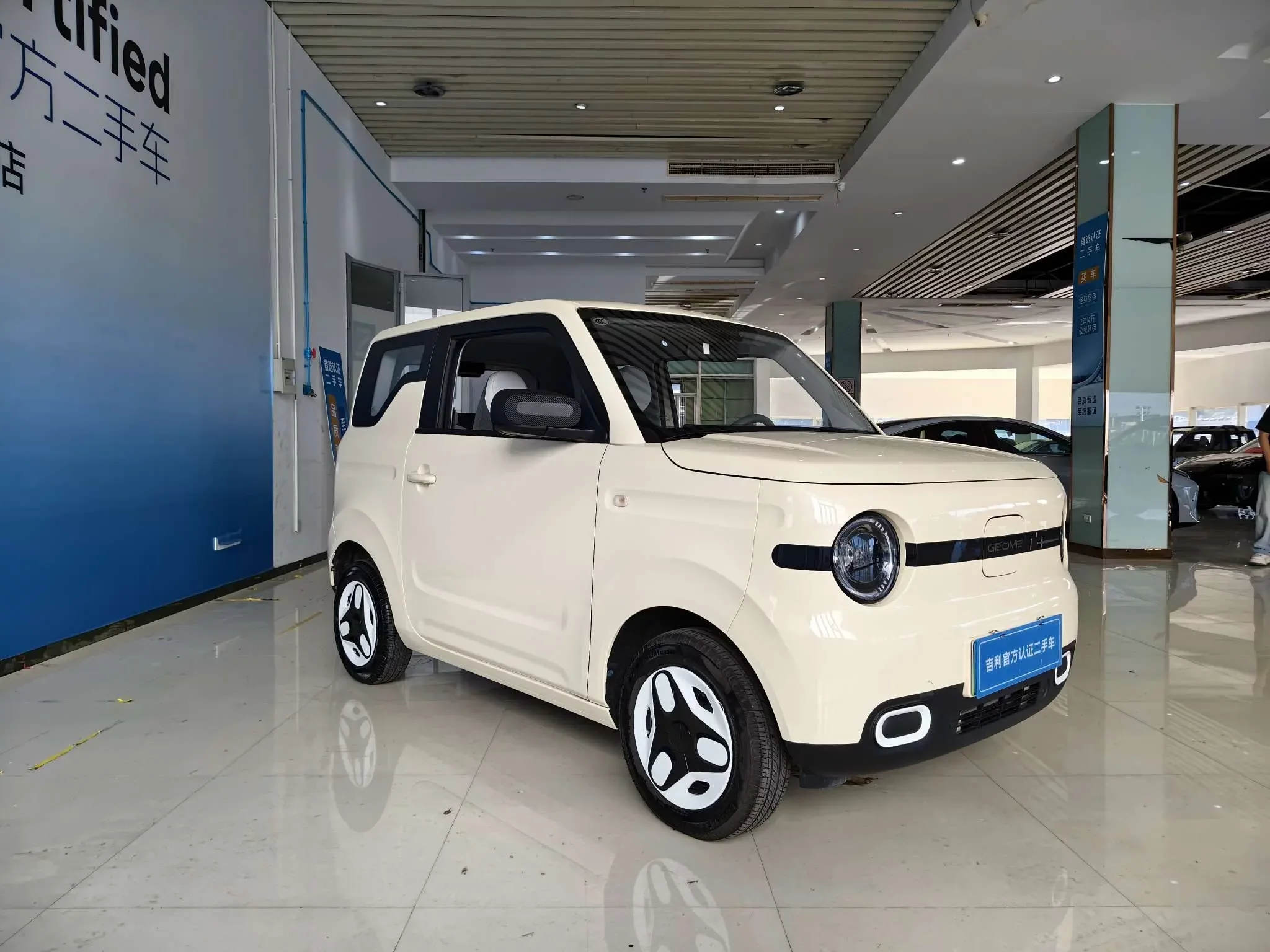 Geely panda