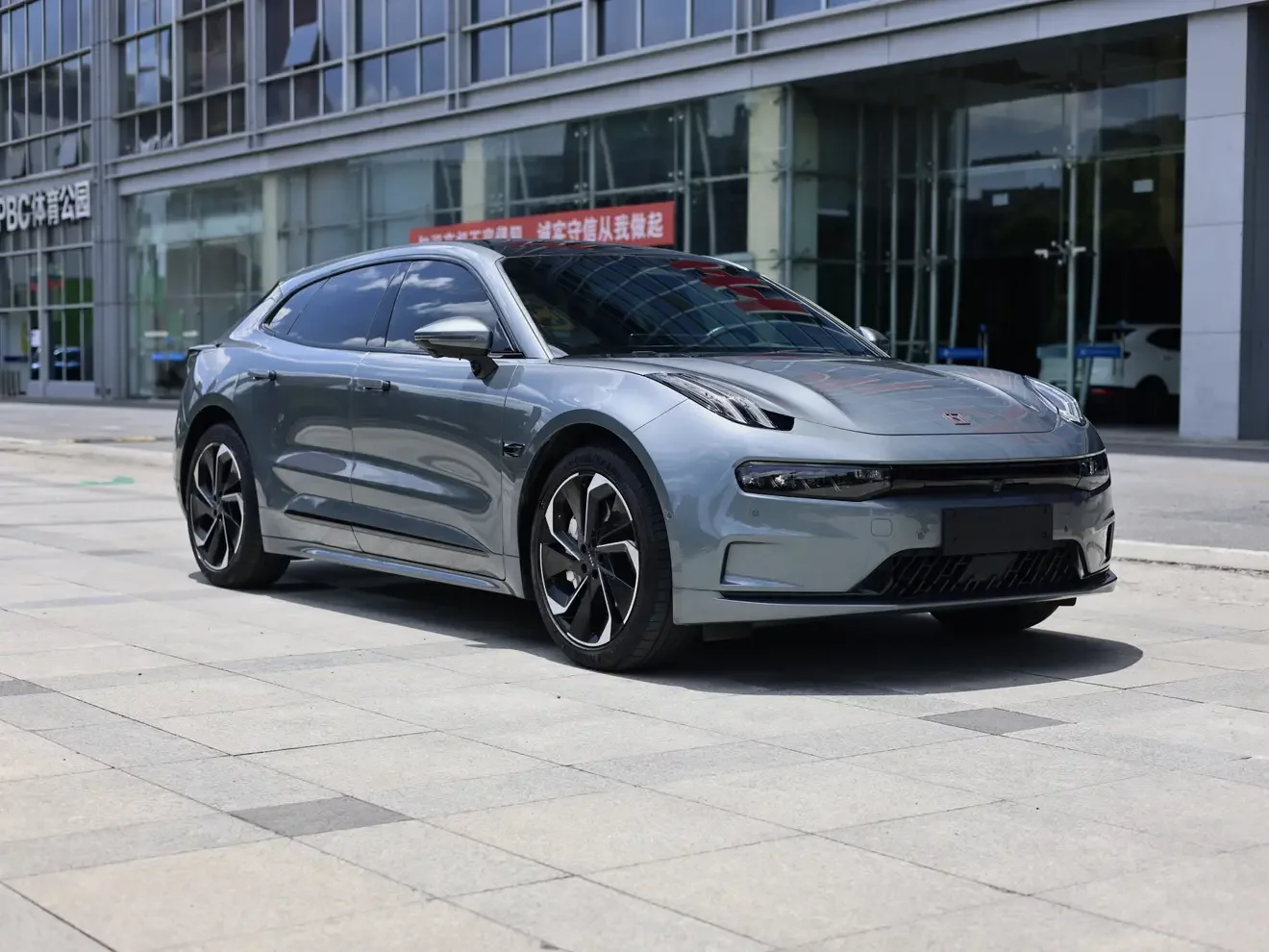 ZEEKR 001
