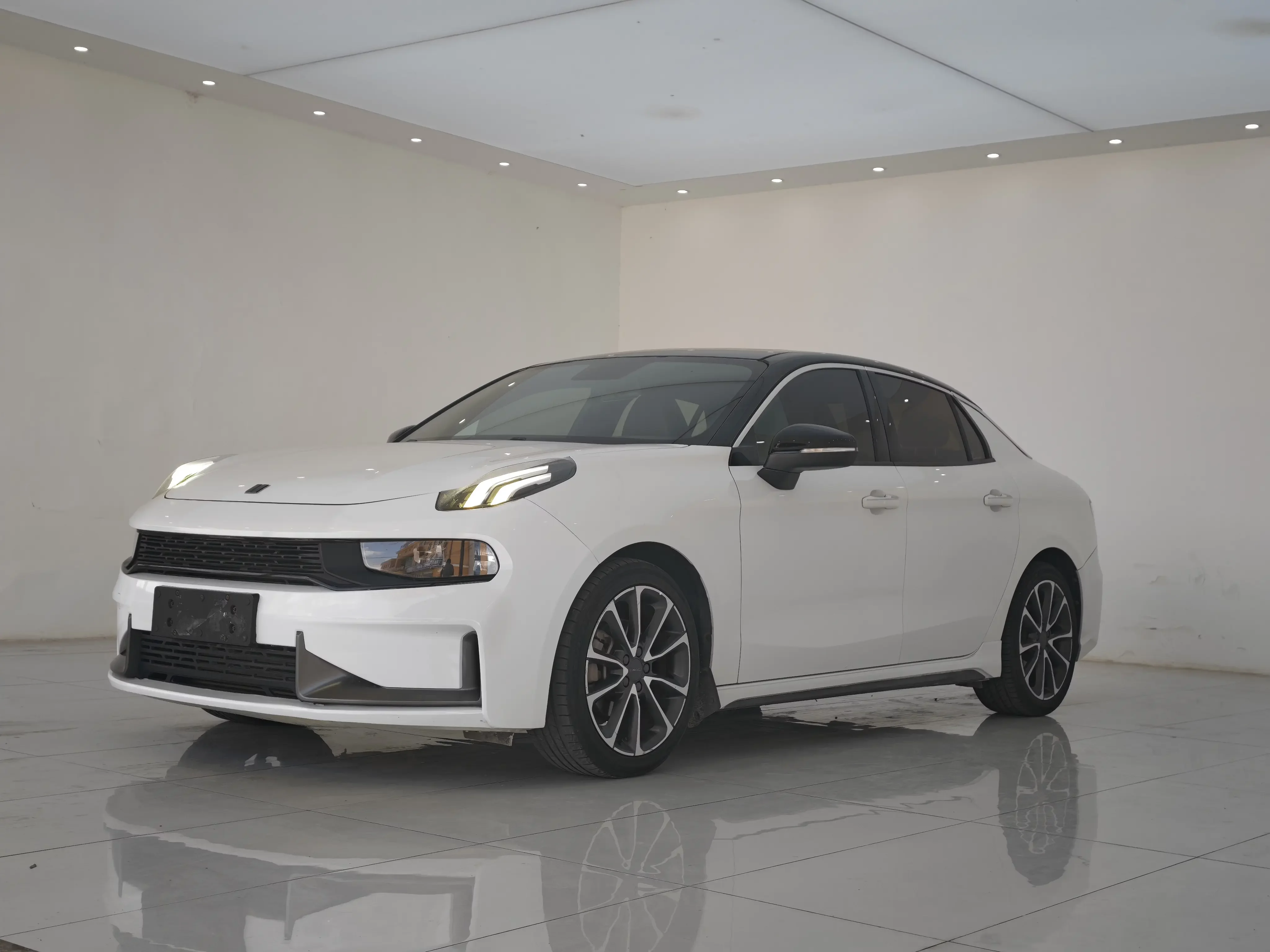 Lynk & Co 03