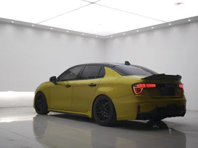 Lynk & Co 03