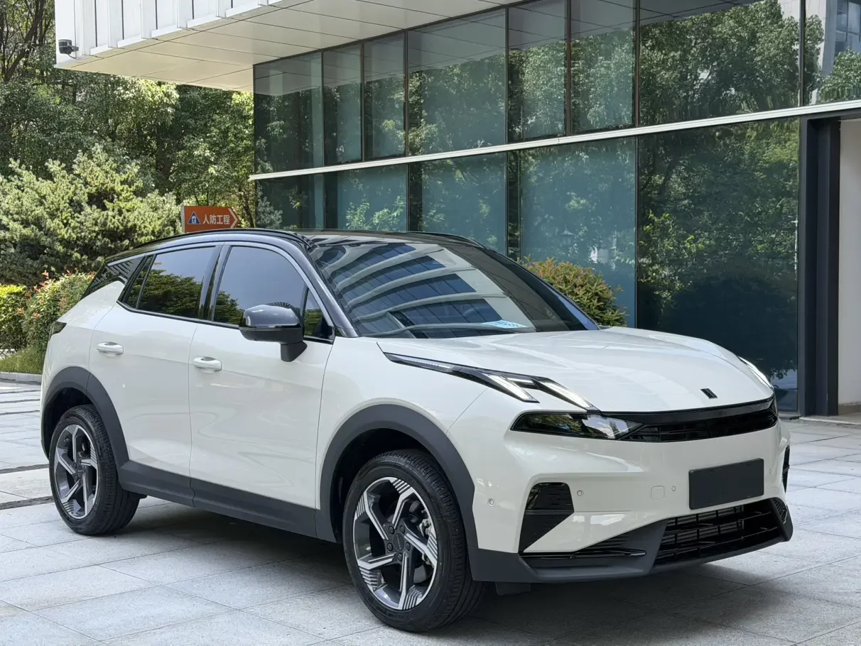 Lynk & Co 06