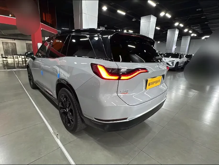 NIO ES8