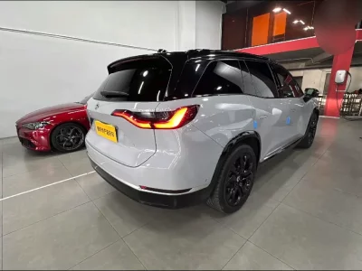NIO ES8