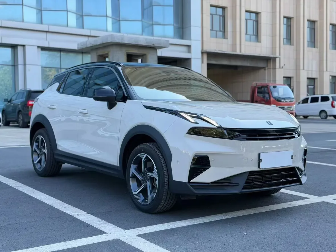 Lynk & Co 06
