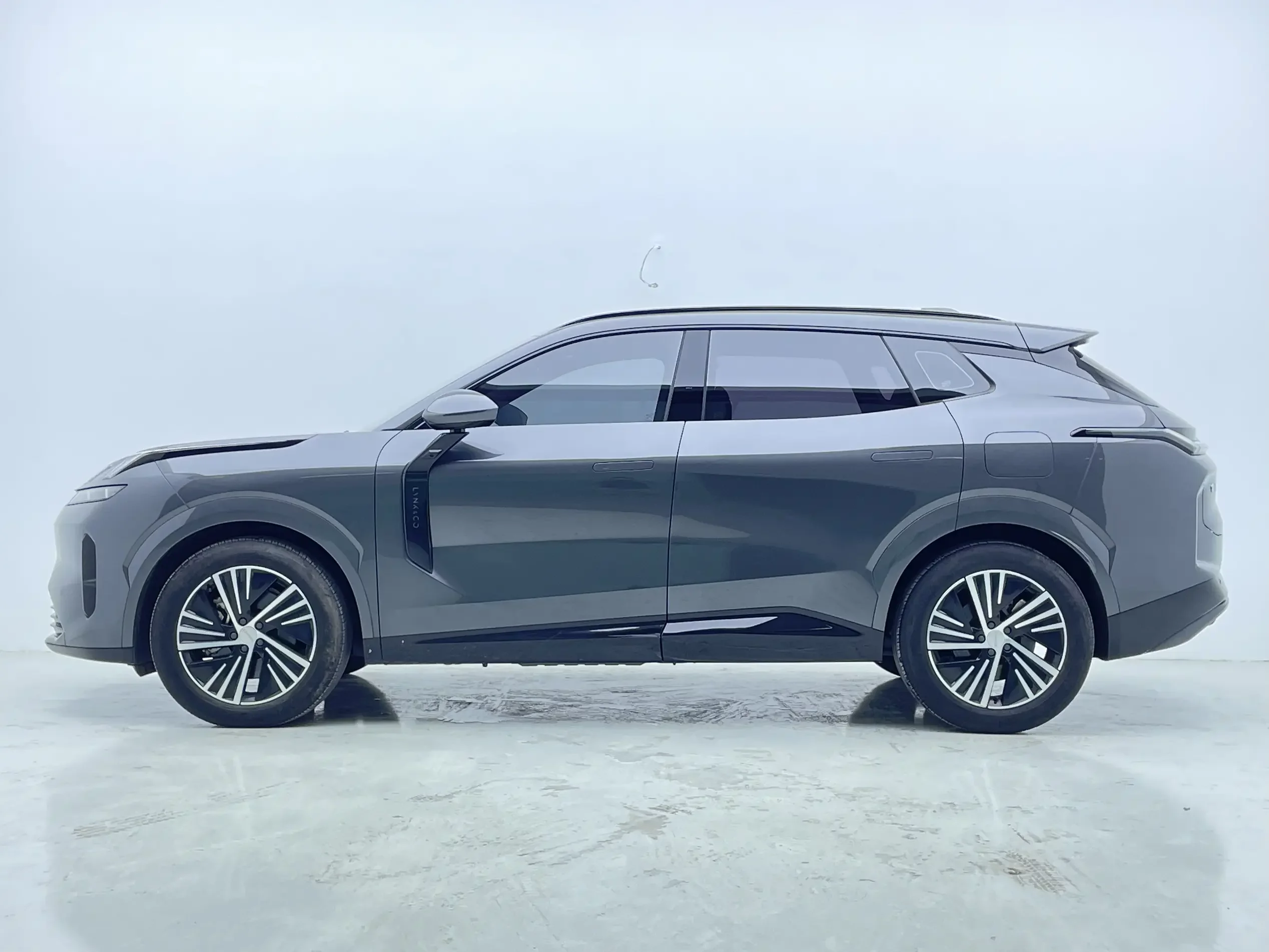 Lynk & Co 08 EM-P