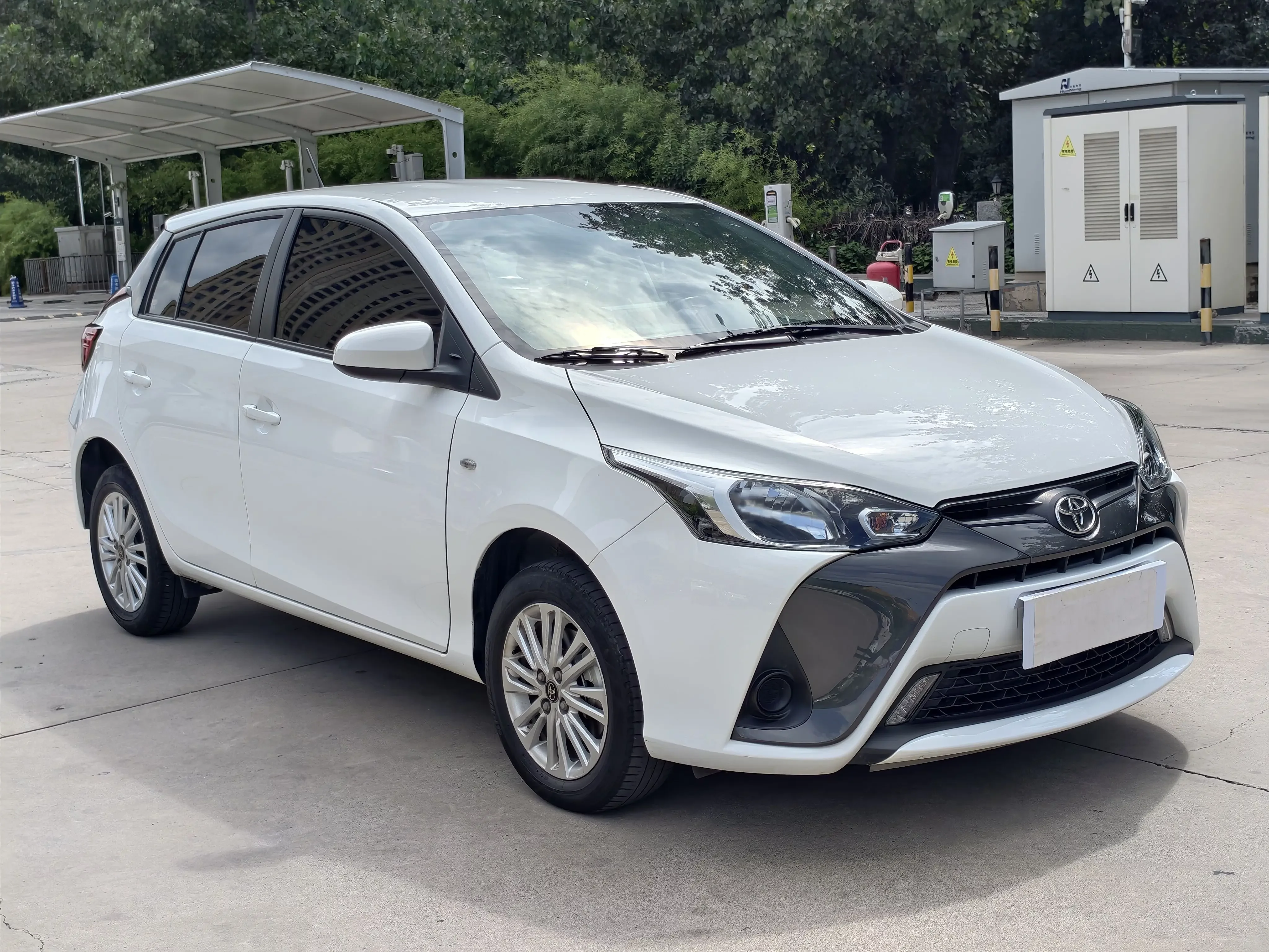 Toyota Yaris L
