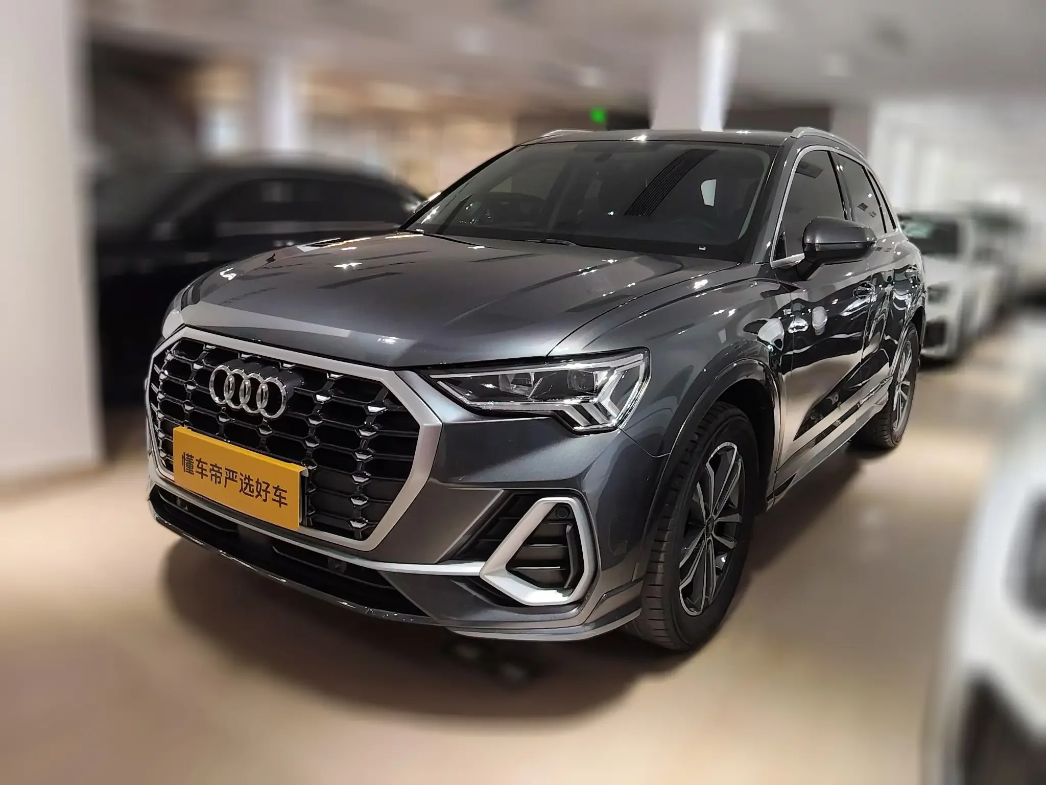 AUDI Q3
