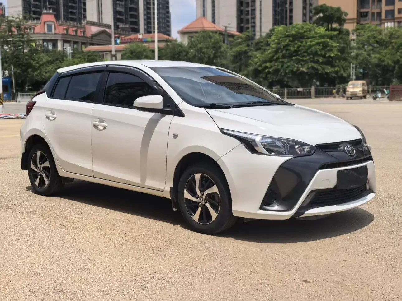 Toyota Yaris L