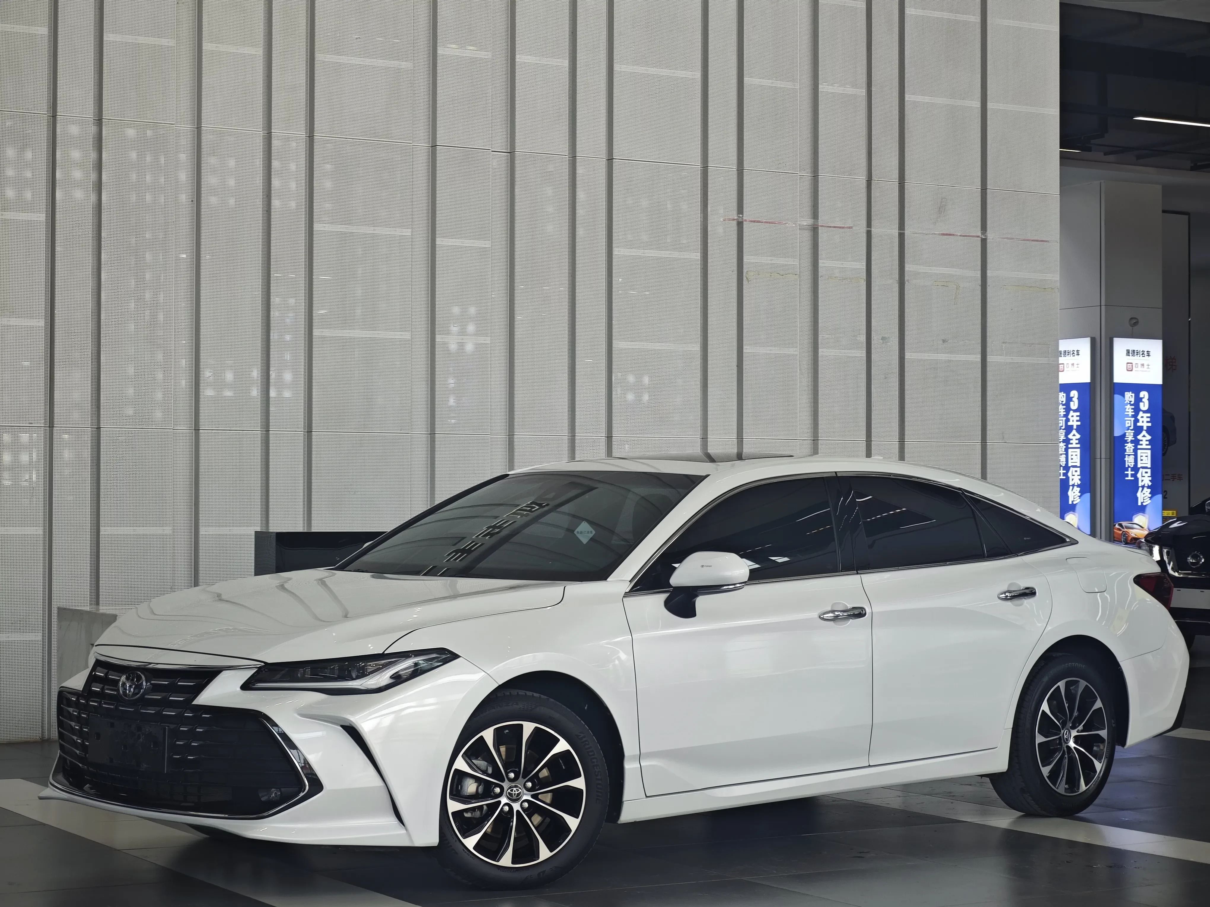 Toyota Avalon (asian dragon)