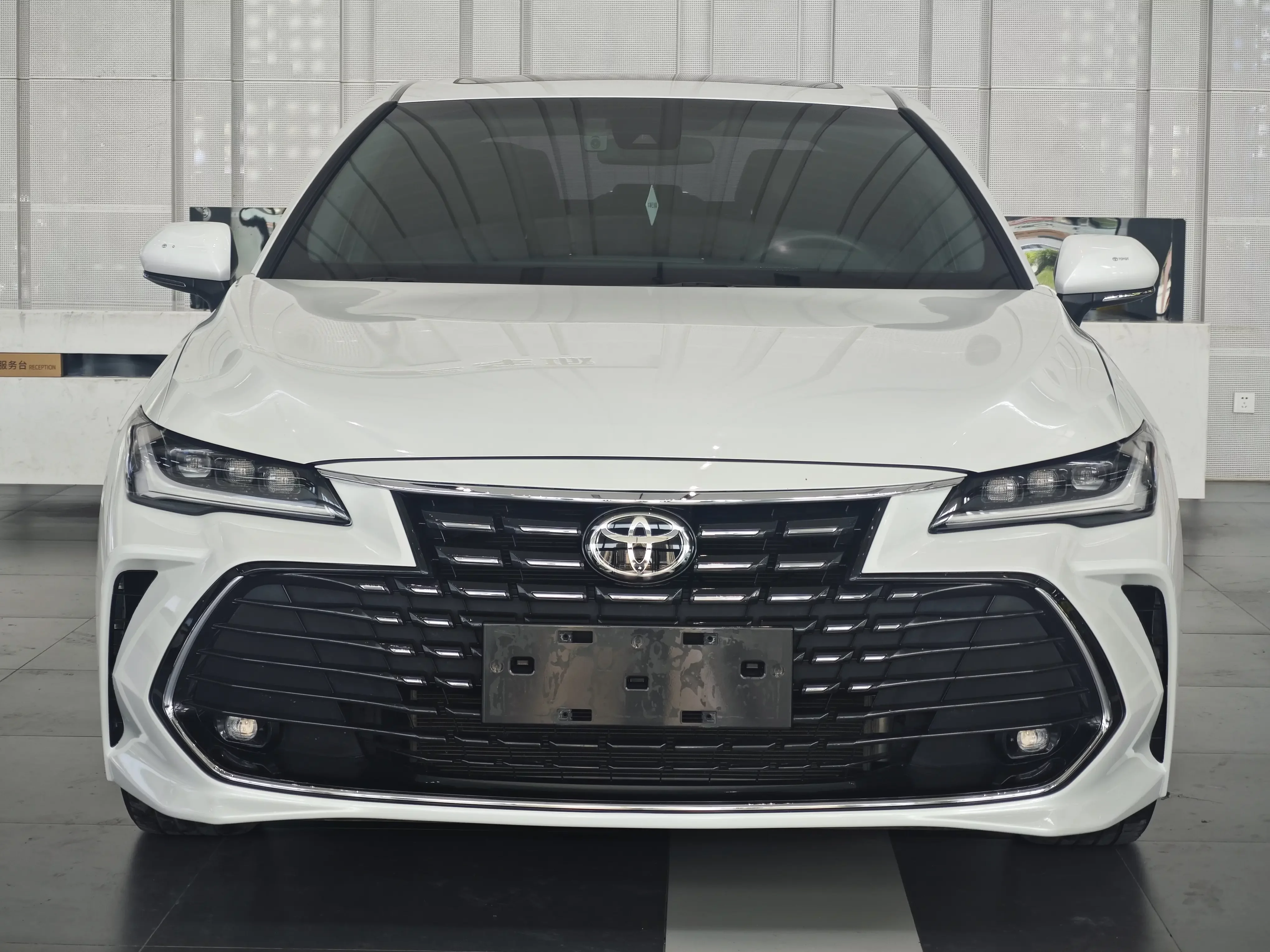 Toyota Avalon (asian dragon)