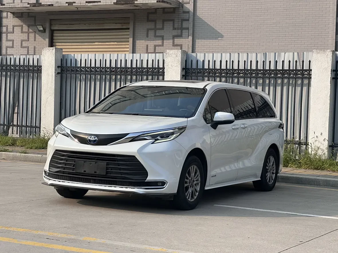 TOYOTA SIENNA