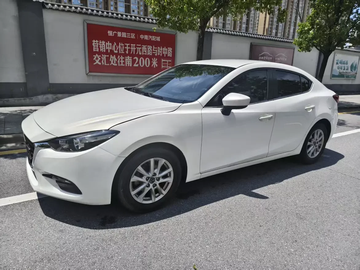 Mazda Axela (3)