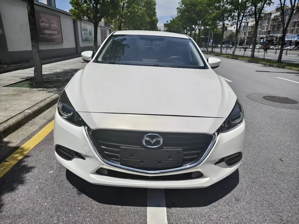Mazda Axela (3)