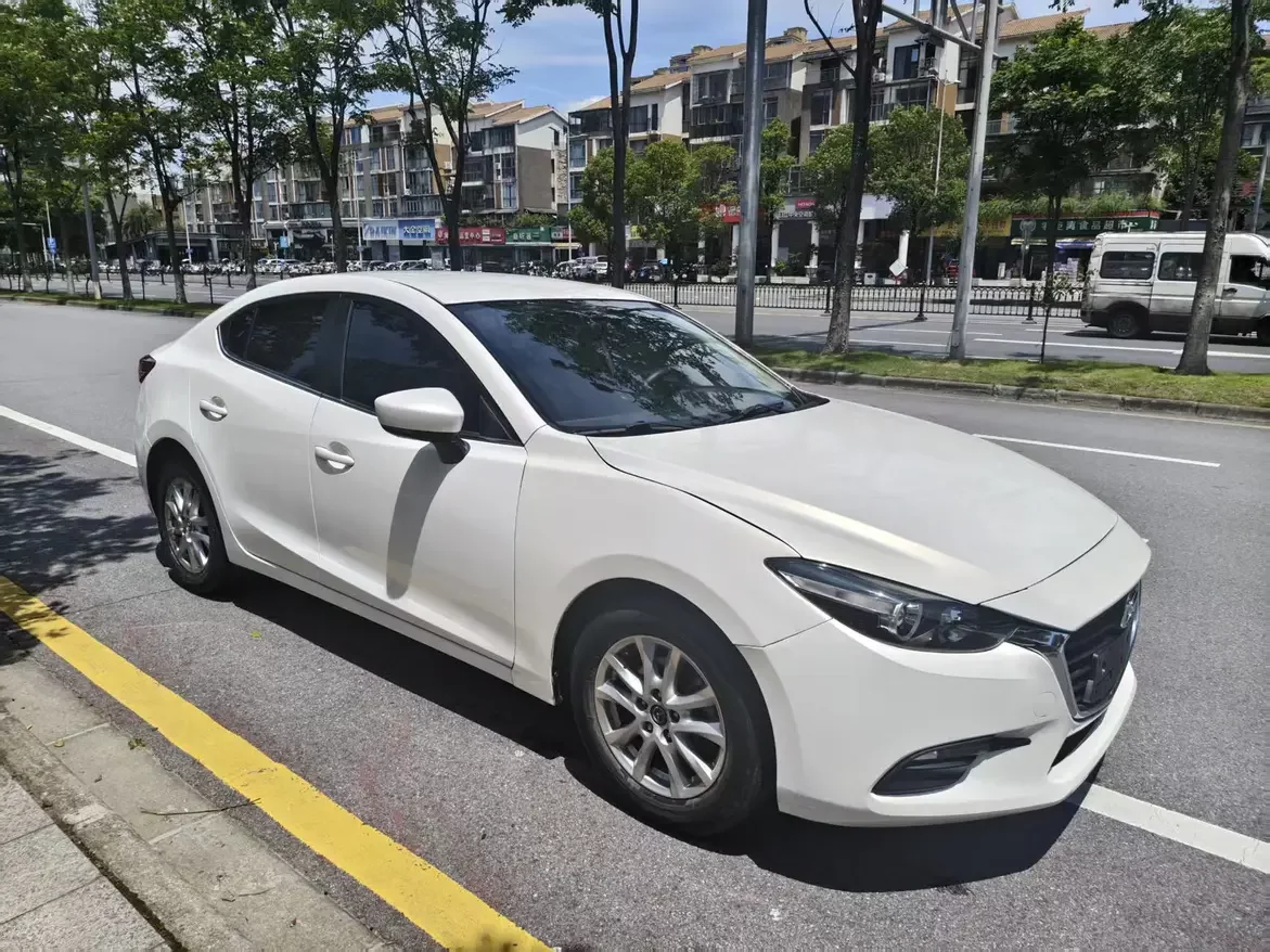 Mazda Axela (3)