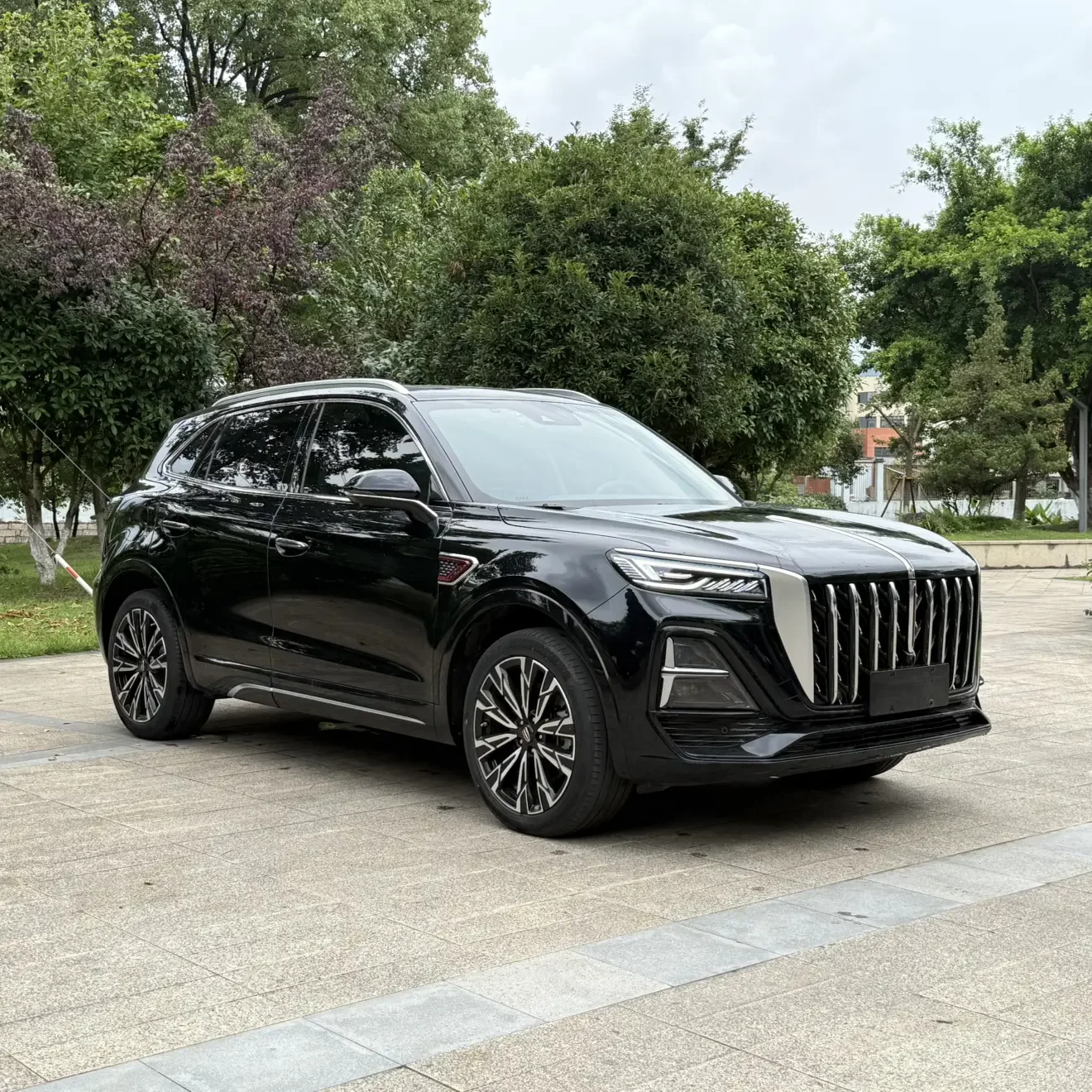 Hongqi HS5