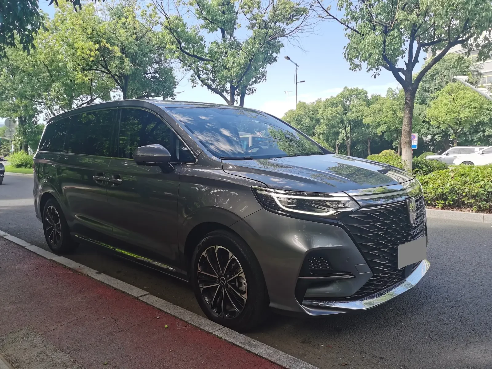 Roewe iMAX8