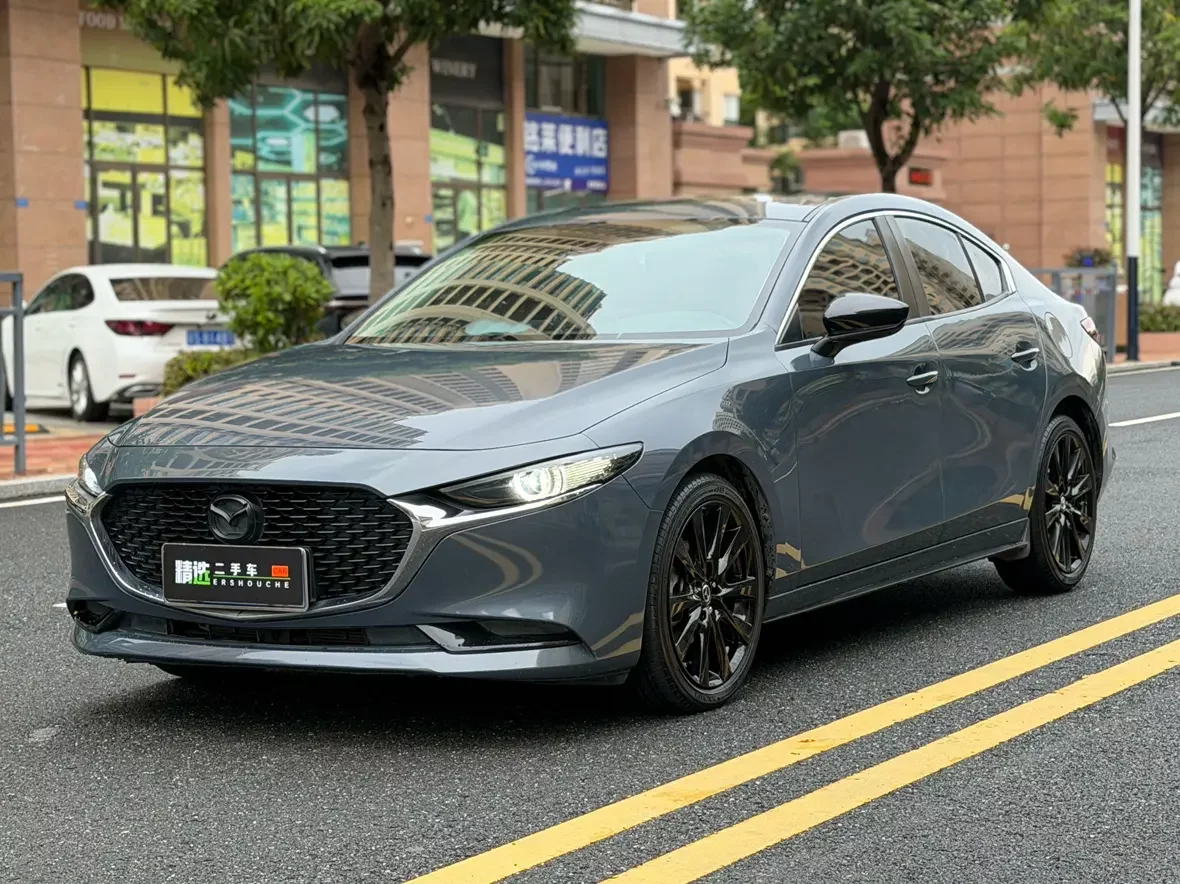 Mazda Axela (3)