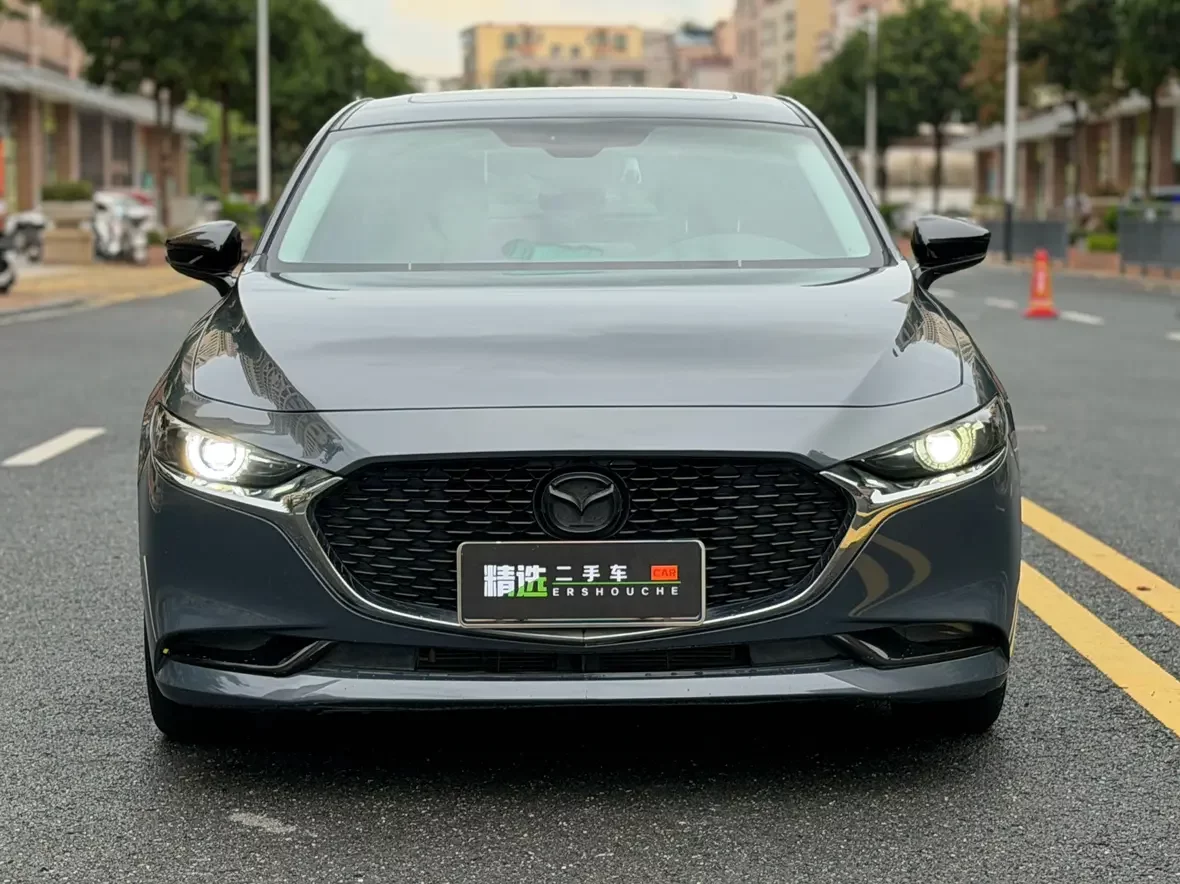 Mazda Axela (3)