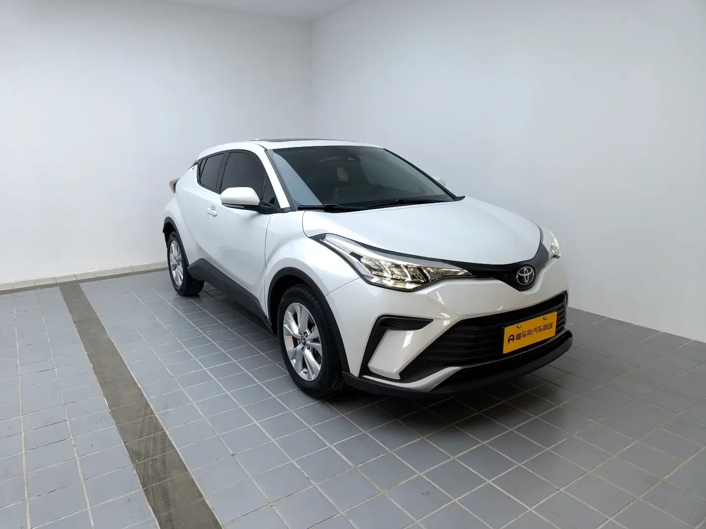 Toyota C-HR Hybrid (Yize IZOA)
