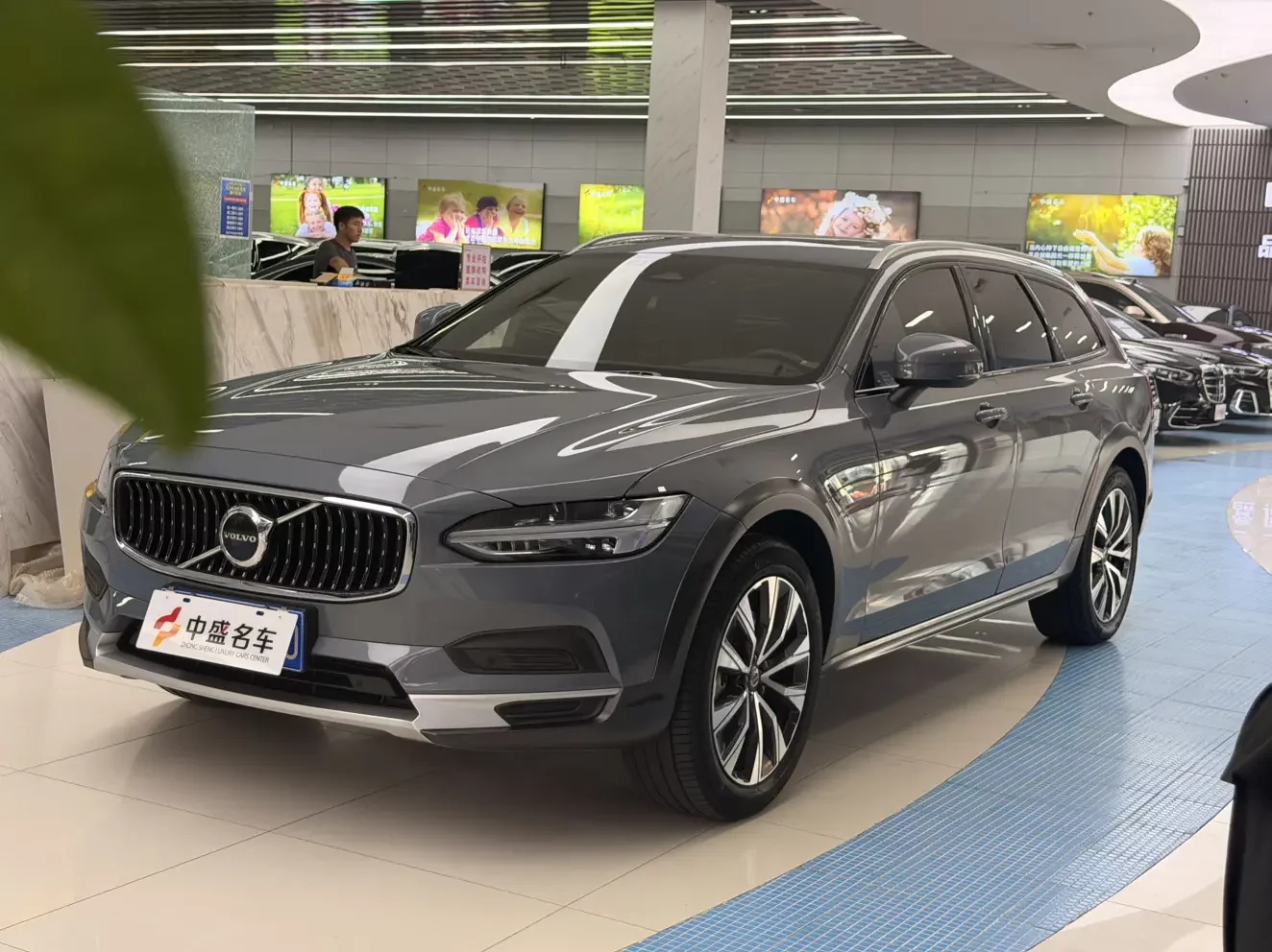 Volvo V90