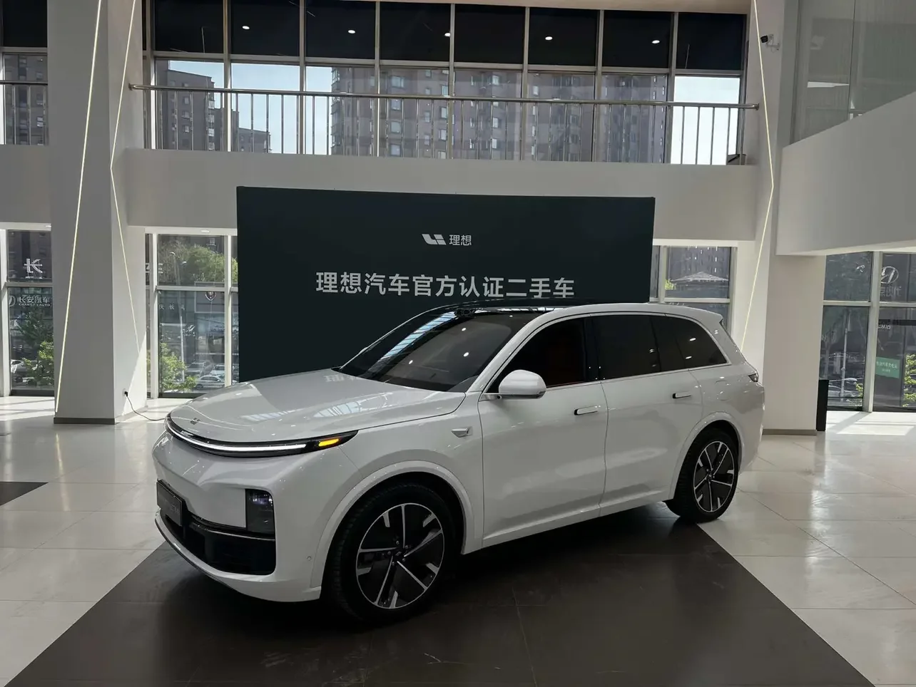 Lixiang L8