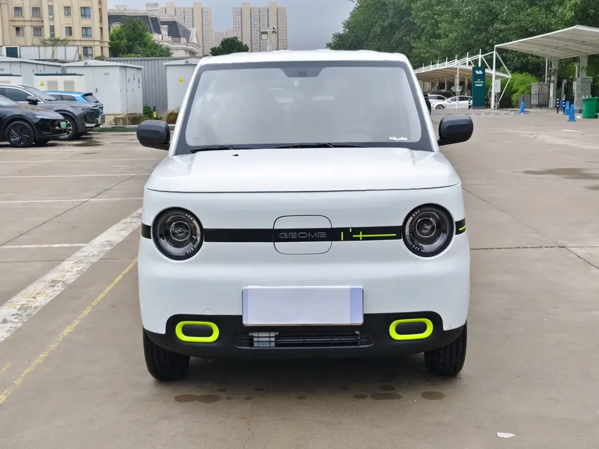 Geely panda