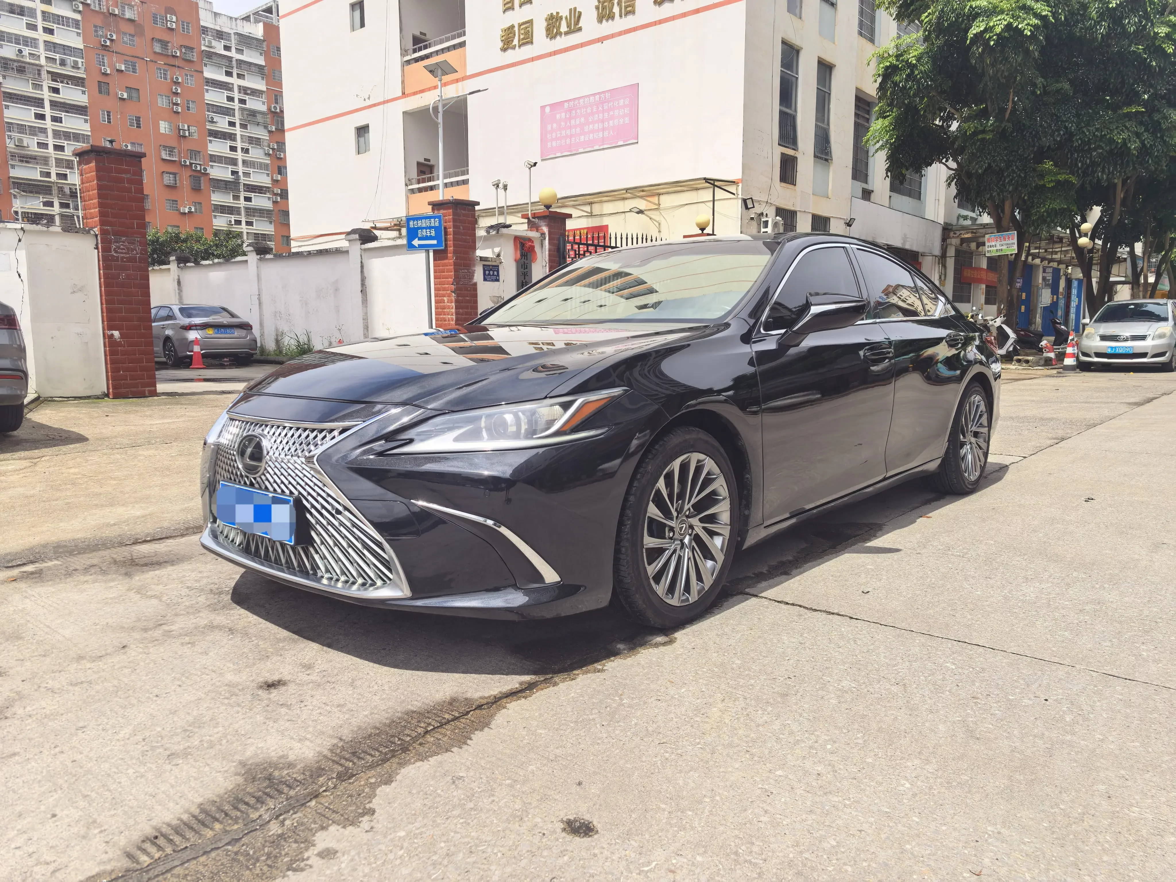 Lexus ES