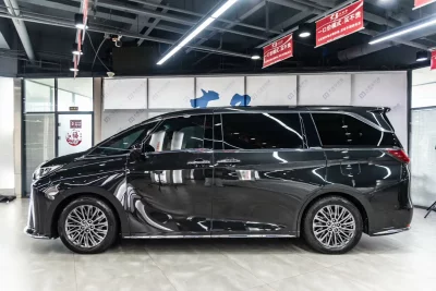Lexus LM
