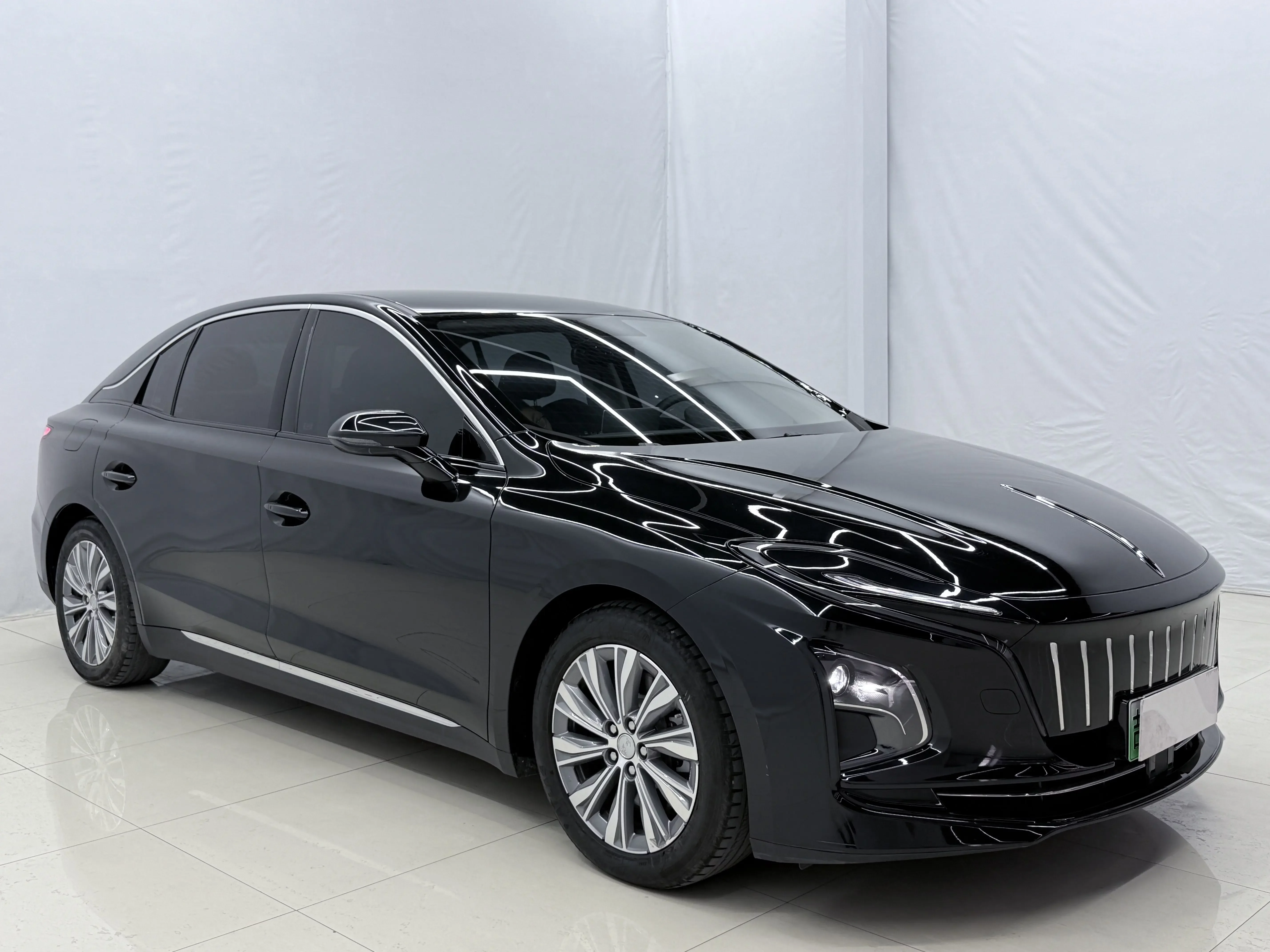 Hongqi E-QM5