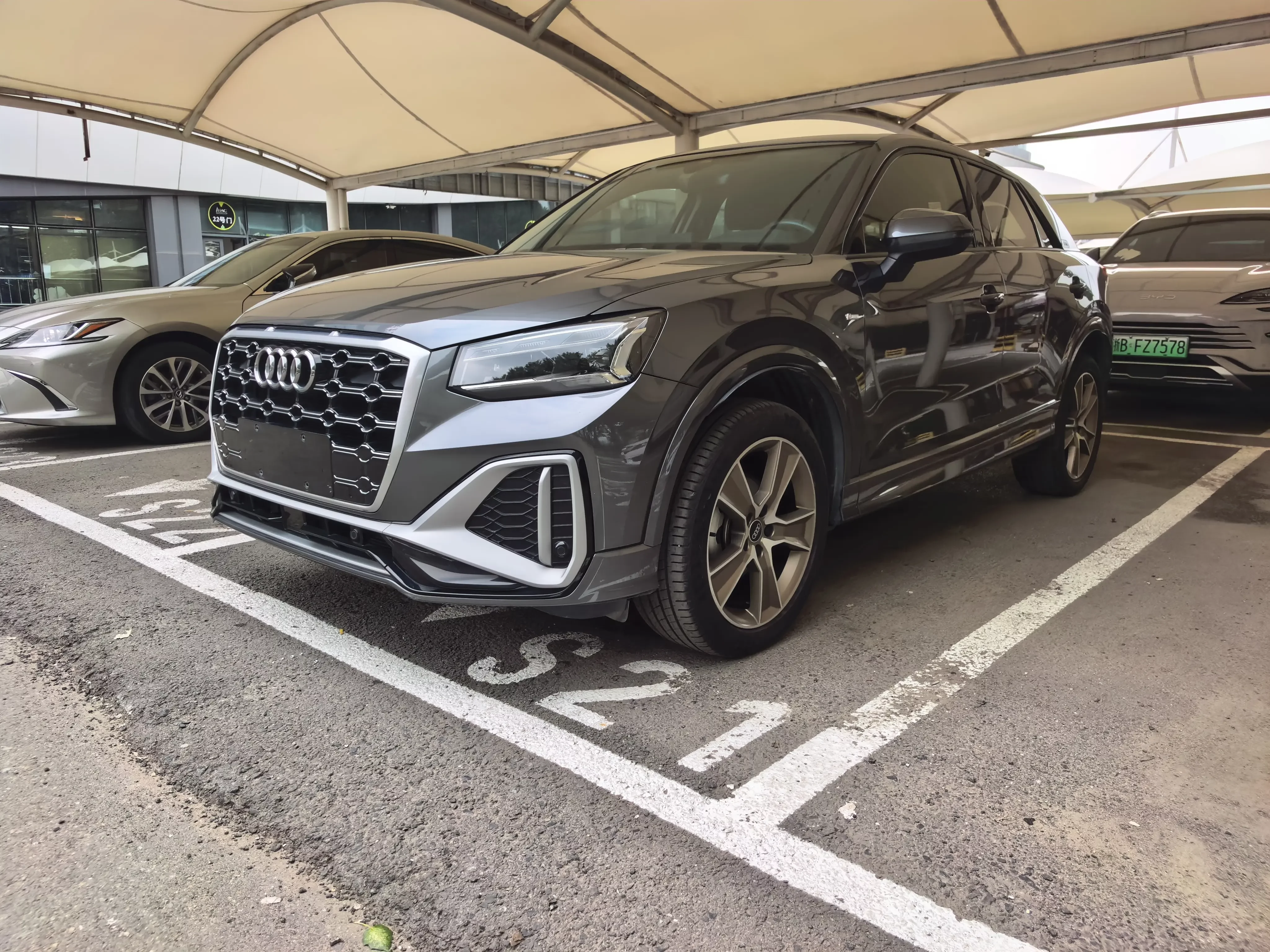 Audi Q2L