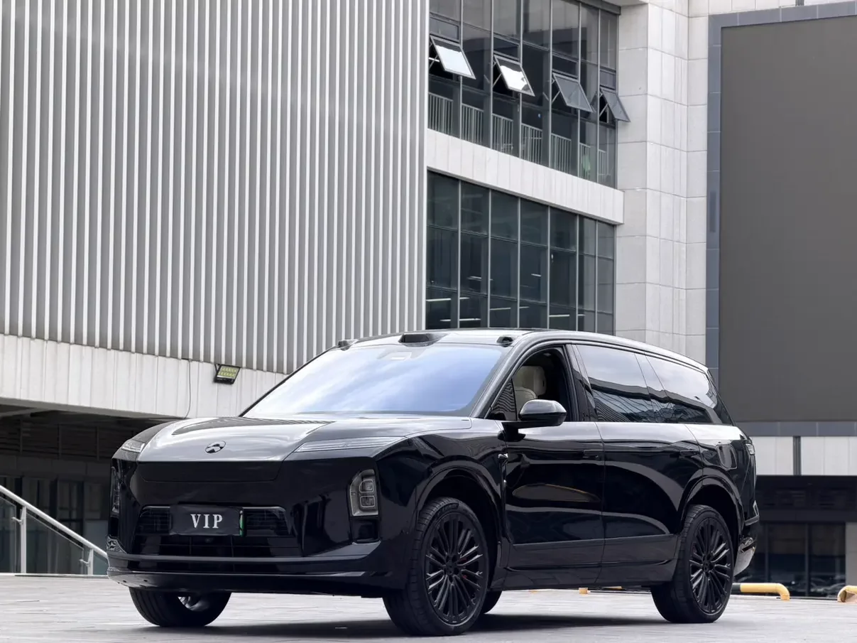 NIO ES8
