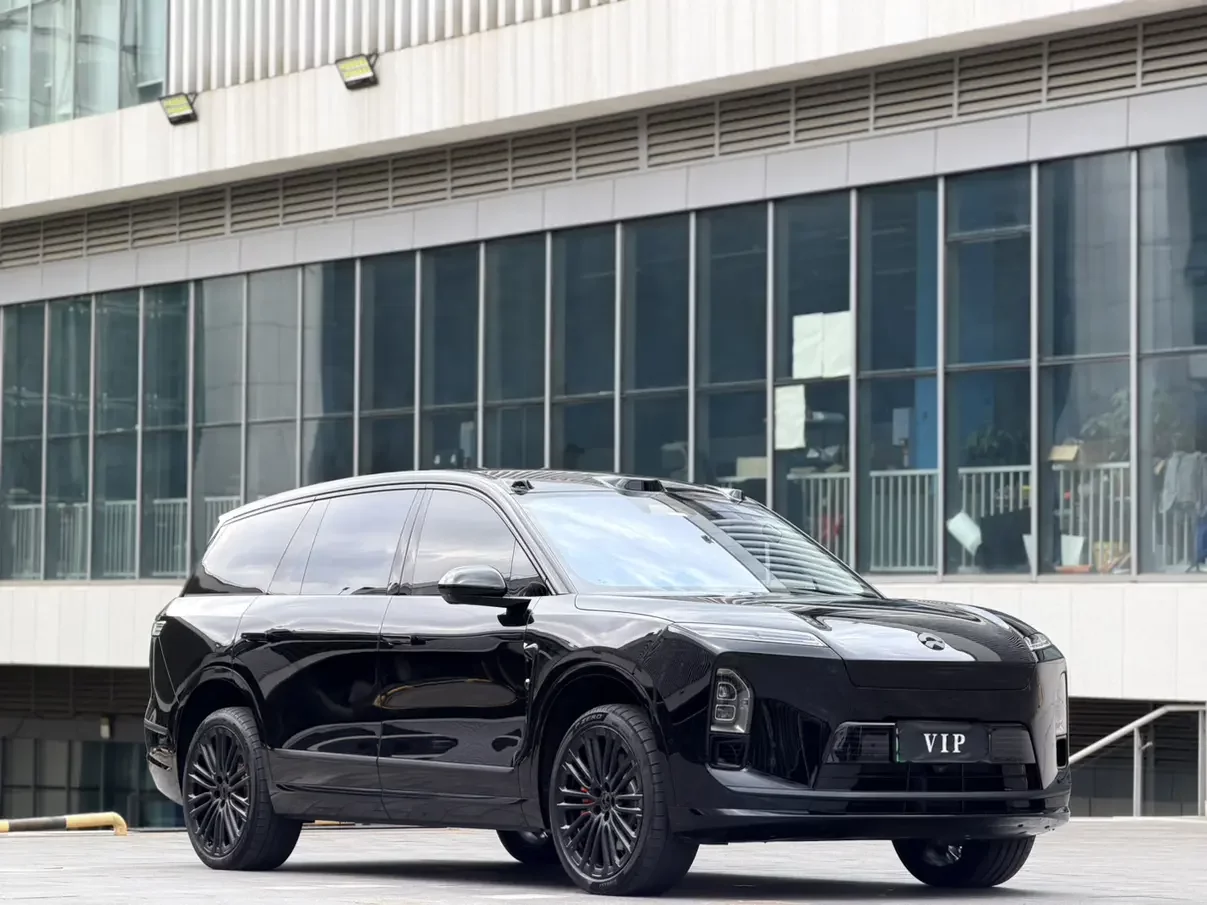 NIO ES8